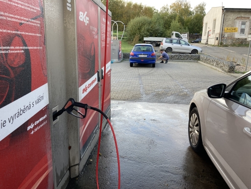Pylová sezóna ohrožuje nejen alergiky, ale i automobily. Pravidelná údržba vozidla je v tomto období zásadní