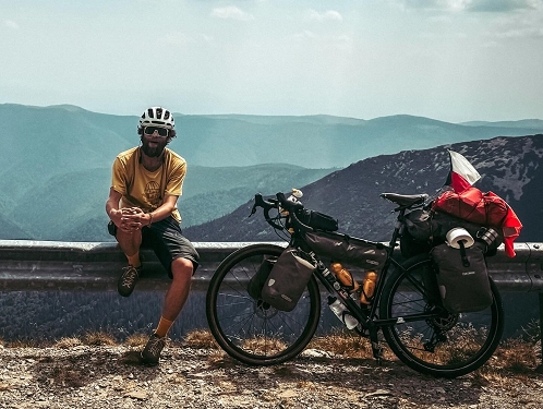 Charitativní cestopisná přednáška přiblíží cestu na kole ze Žďáru nad Sázavou až do Ázerbájdžánu