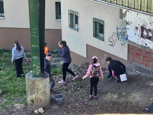 Hlinečtí skauti uspořádali akci Skautský den pro park s úklidem a hrami