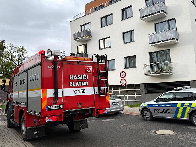 Požár v ulici Ležáků v Hlinsku byl planým poplachem. Zásah vyvolala zapálená dýmovnice