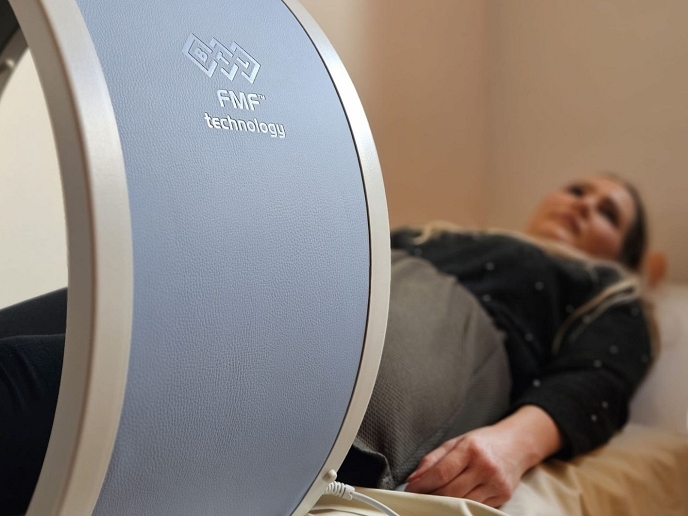 Nový přístroj pro podporu hojení: pacienti oceňují účinnost i komfort rehabilitace