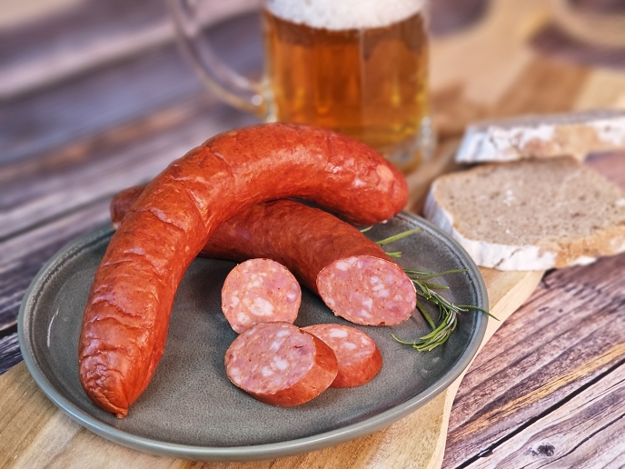 Řeznictví U Švandů představilo novinku - Fotbalová klobása