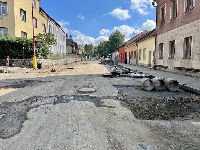 Oprava Resslovy ulice v Hlinsku pokračuje bez komplikací