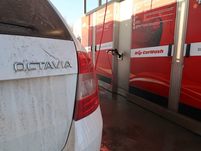 Zákaznická karta zajistí výhodné mytí v Bezkontaktní automyčce v Koutech