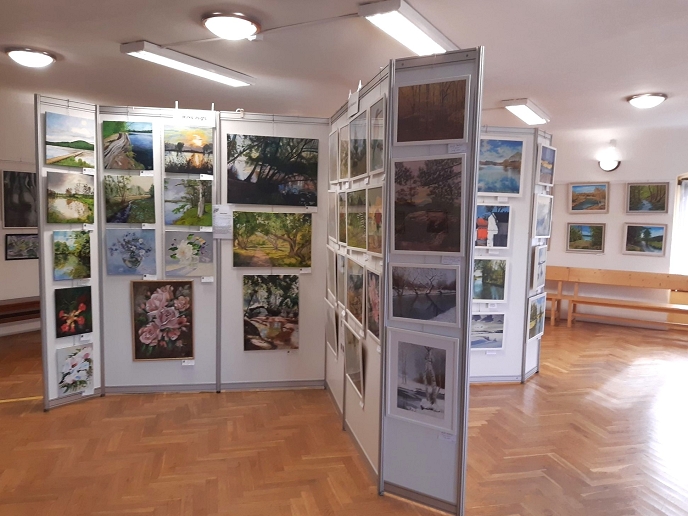 Do konce srpna je ve Rváčově k vidění výstava obrazů malířů Vysočiny