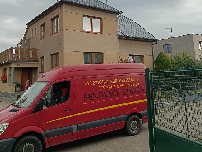 I stará střecha může vypadat nově díky renovaci, která prodlouží její životnost