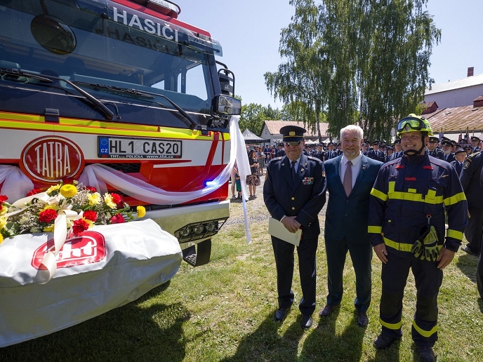 Dobrovolní hasiči v Hlinsku mají po dvaceti letech nové cisternové vozidlo