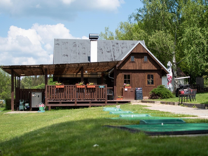 Klubovna s výhledem, občerstvením a pohodlím pro všechny!