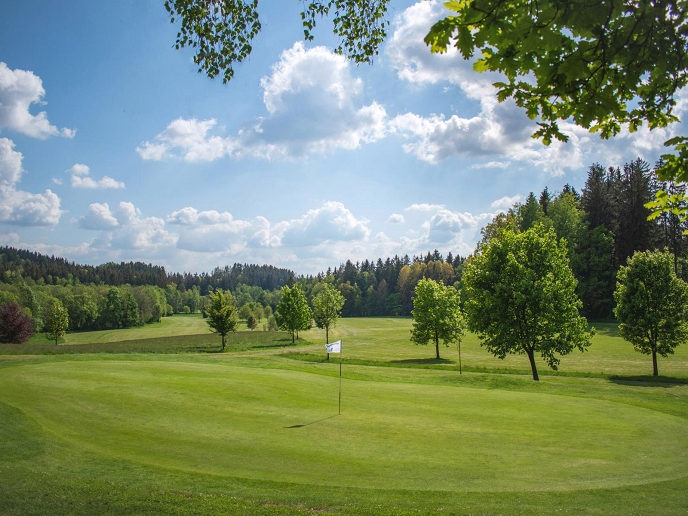 Zviditelněte svou firmu na golfovém hřišti: Reklamní plochy, teambuilding a firemní turnaje!