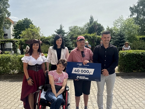 Příhodova 100 pro dobrou věc. Díky cyklozávodu putuje na charitativní účely 85 000 Kč