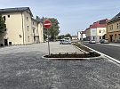 Přednádraží v Hlinsku je otevřené. Nový prostor nabízí více parkovacích míst a sjednocený vzhled