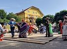 Fotoreportáž ze zahájení 30. ročníku Adámkových folklorních slavností v zahradách DS Drachtinka