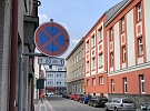 Zákaz zastavení v ulici Komenského