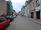 Ulice Komenského bude od pondělí neprůjezdná