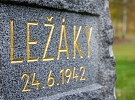 V památníku Ležáky byl postaven nový kříž