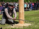 Fotoreportáž: V Kameničkách uspořádali tradiční staročeské Kácení máje
