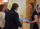 FOTOREPORTÁŽ: Absolventi hlineckého gymnázia slavnostně převzali maturitní vysvědčení