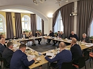 Radní a starosta Krčil: Může si dovolit stát neefektivně rozhazovat miliardy?