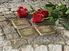 V Hlinsku bylo odhaleno šest nových Stolpersteinů na památku obětí holocaustu