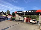 Pravidelné mytí auta v bezkontaktní automyčce může prodloužit kvalitu laku karoserie