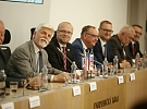 Prezident republiky Petr Pavel navštívil Pardubický kraj, jako dar dostal motorkářský šátek od Josefa Fidlera