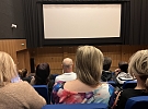Letní kino se kvůli dešti stěhuje do sálu. Bardotky se dnes v Hlinsku promítnou v Multifunkčním centru