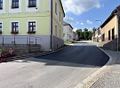 Průtah Hlinskem je opět průjezdný. Opravená silnice u radnice se otevřela řidičům