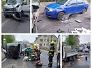 V Hlinsku se srazila dodávka s elektromobilem, tři lidé byli zraněni