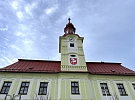 Hlinsko opraví okna věže historické radnice
