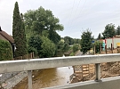 Stavební práce na modernizaci mostu a komunikaci v Blatně se blíží do své poloviny