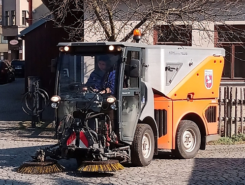Úklid města: čištění chodníků a komunikací