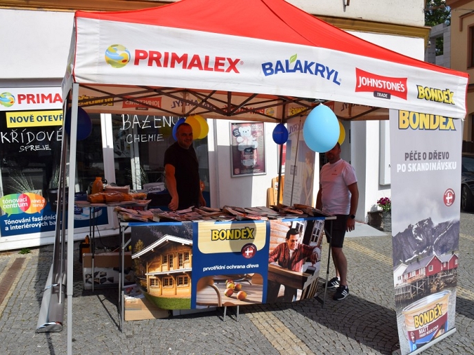 Občerstvení zdarma a 10% slevu na vše dnes dává prodejna barev MB BARVY-LAKY na Poděbradově náměstí