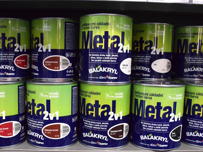 S multifunkční barvou METAL 2v1 natřete téměř vše, k dostání v prodejně Dům barev Hlinsko