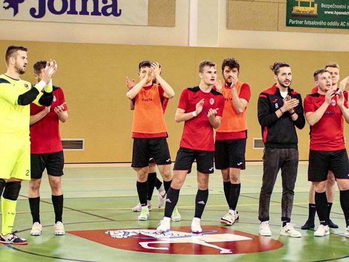 Tipy na víkend: ples, karneval, beseda, vernisáž, futsal pro dobrou věc