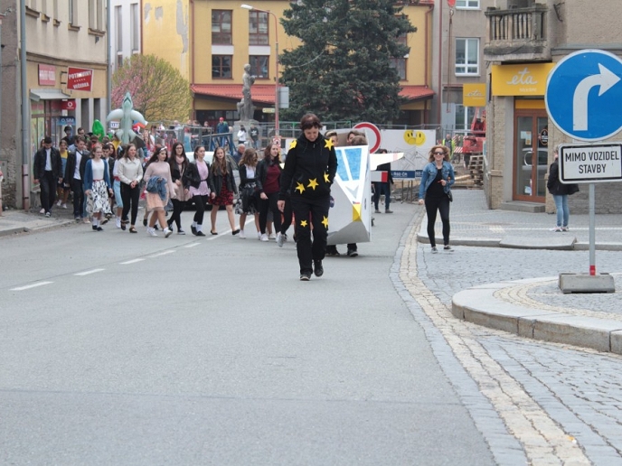 Tipy na pátek a víkend: Farmářský trh, divadlo v MFC, Retrohraní v Centru Jana XXIII., Den architektury na Betlémě, Majáles
