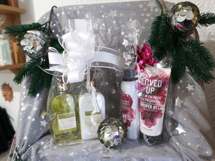 Dokonalé vánoční dárky nakoupíte ve studiu Oriflame Hlinsko 842 vedle hlineckého gymnázia