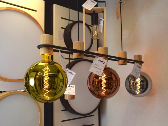 Hitem podzimu jsou designové LED žárovky a nová svítidla od HUKY Elektro