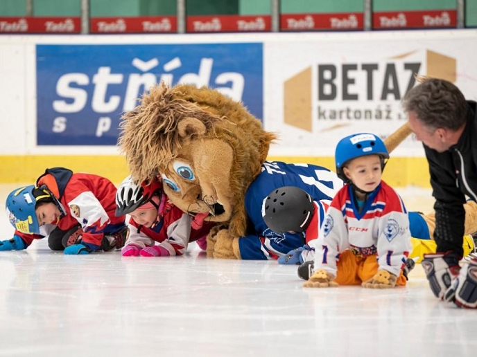 HC Hlinsko zve děti a rodiče na akci Týden hokeje