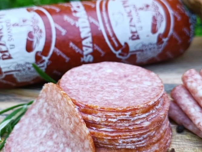 Řeznictví U Švandů vyrábí salámek ŠVANĎÁČEK s obsahem masa minimálně 93 %